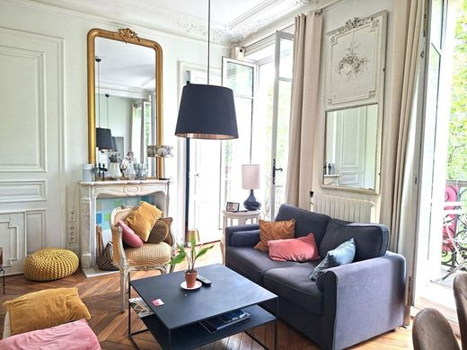 Apartment in Canal Saint Martin, Château d’Eau, Porte Saint-Denis, Paris