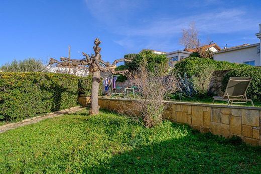Apartment / Etagenwohnung in Marseille, Bouches-du-Rhône