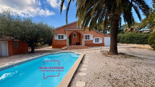 Villa in Six-Fours-les-Plages, Var