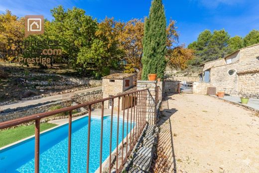 Country House in Murs, Vaucluse