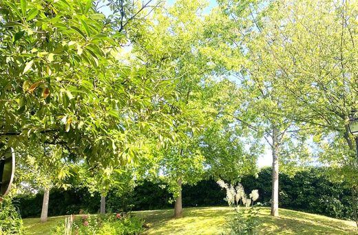 Apartment in Fontenay-le-Fleury, Yvelines
