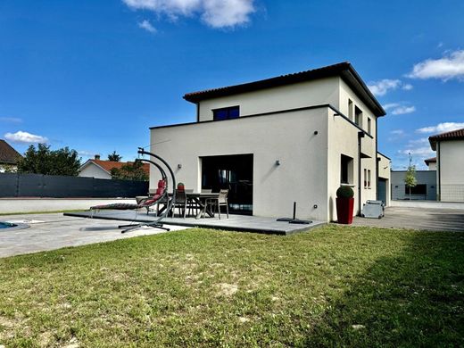 Luxury home in Saint-Laurent-de-Mure, Rhône