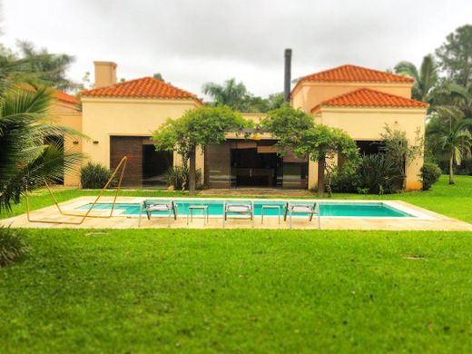 Luxury home in Mariano Roque Alonso, Departamento Central