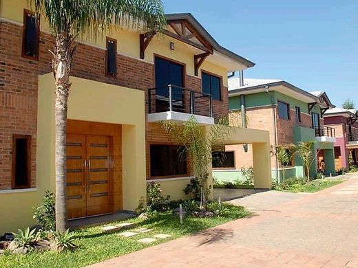Πολυτελή κατοικία σε Estancia Los Laureles, Bahia Negra
