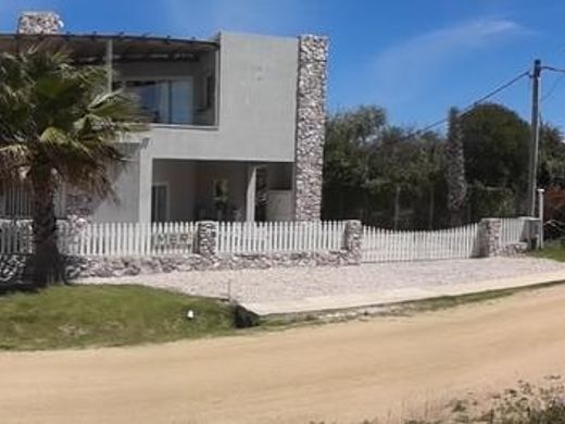 Maison de luxe à Barra de Maldonado, San Carlos