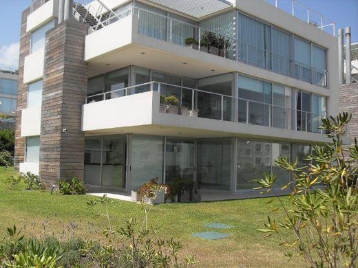 Luxury home in Manantiales, Maldonado