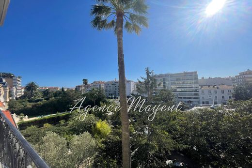 Apartment / Etagenwohnung in Cannes, Alpes-Maritimes
