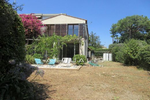 Villa in Saint-Laurent-du-Var, Alpes-Maritimes