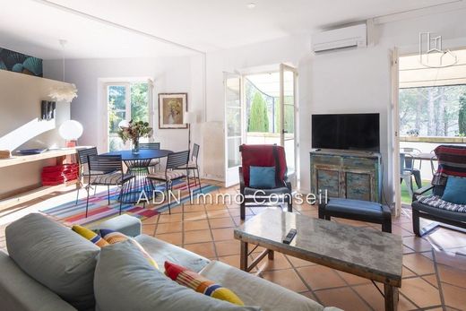 Apartment in Mallemort, Bouches-du-Rhône