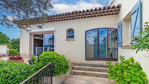 Villa a Roquebrune-sur-Argens, Var