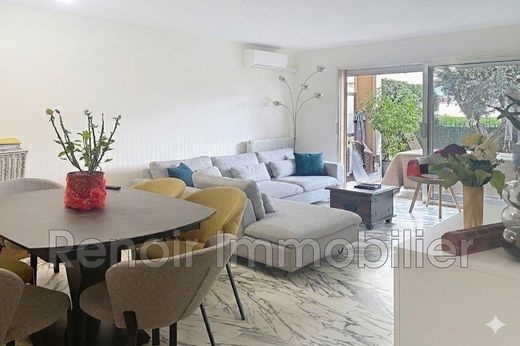 Apartment in Saint-Laurent-du-Var, Alpes-Maritimes