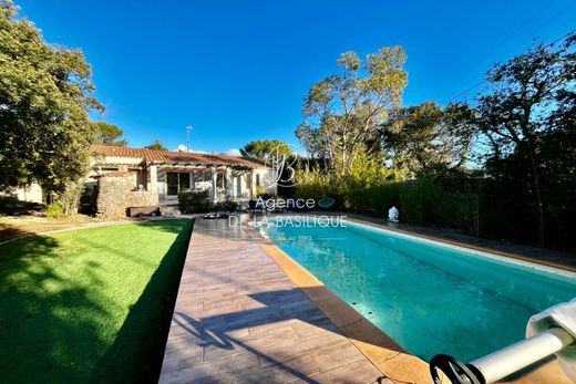 Villa in Saint-Maximin-la-Sainte-Baume, Var