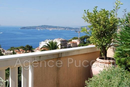 Apartment / Etagenwohnung in Cap-d'Ail, Alpes-Maritimes