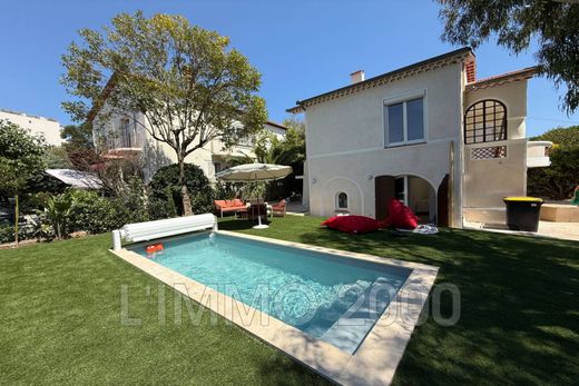 Villa in Juan-les-Pins, Alpes-Maritimes