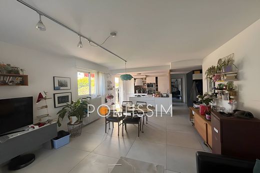 Apartment / Etagenwohnung in Cagnes-sur-Mer, Alpes-Maritimes