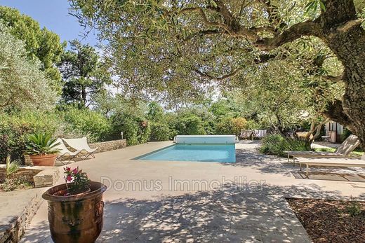 Villa à Saint-Saturnin-lès-Avignon, Vaucluse