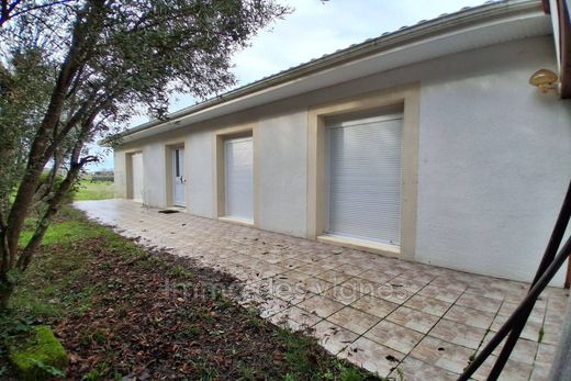 Villa in Ambarès-et-Lagrave, Gironde