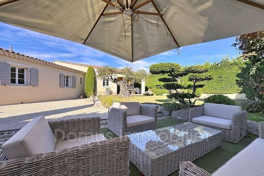 Villa in Saint-Saturnin-lès-Avignon, Vaucluse