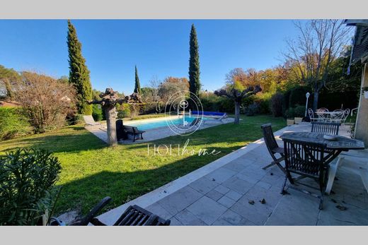 Villa in Le Puy-Sainte-Réparade, Bouches-du-Rhône