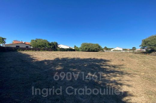 Grond in Saint-Palais-sur-Mer, Charente-Maritime