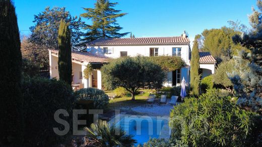 빌라 / Uzès, Gard