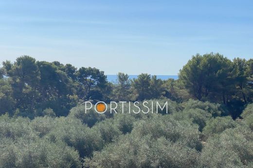 Apartment / Etagenwohnung in Cagnes-sur-Mer, Alpes-Maritimes
