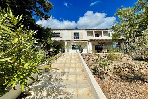 Villa in Saint-Maximin-la-Sainte-Baume, Var