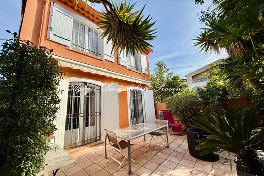 ﻓﻴﻼ ﻓﻲ Sainte-Maxime, Var