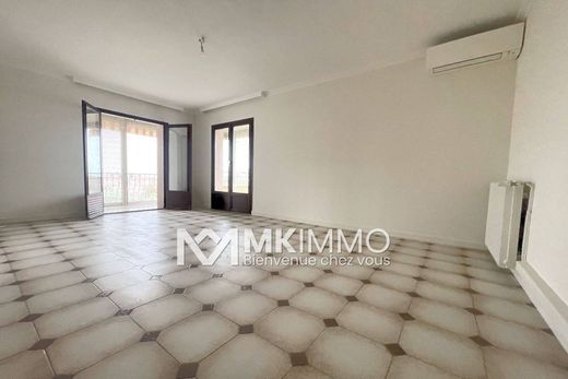 Piso / Apartamento en Saint-Laurent-du-Var, Alpes Marítimos