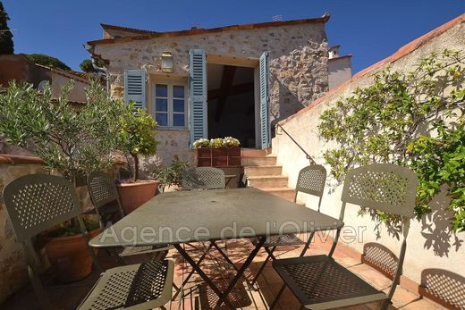 Villa in Châteauneuf-Grasse, Alpes-Maritimes