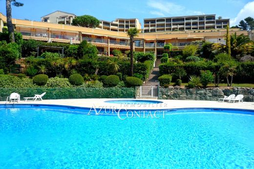 Apartment / Etagenwohnung in Mougins, Alpes-Maritimes