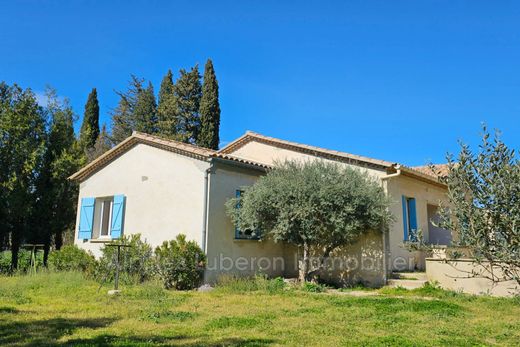 Villa in Plan-d'Orgon, Bouches-du-Rhône