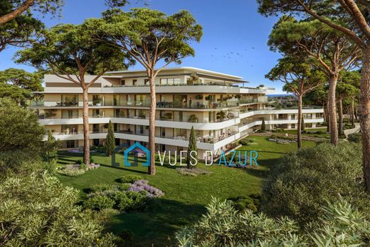 Apartment / Etagenwohnung in Antibes, Alpes-Maritimes