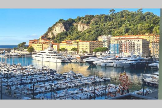 Apartment / Etagenwohnung in Nizza, Alpes-Maritimes