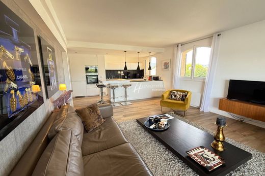 Apartment / Etagenwohnung in Cogolin, Var