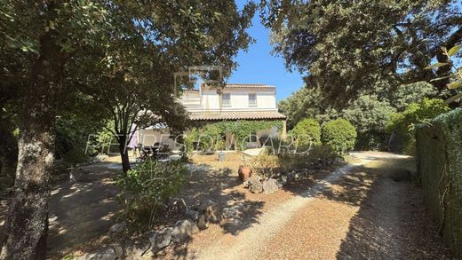 빌라 / Saint-Siffret, Gard