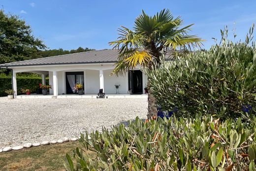 Villa in Lesparre-Médoc, Gironde