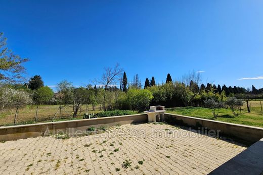 Villa in Plan-d'Orgon, Bouches-du-Rhône