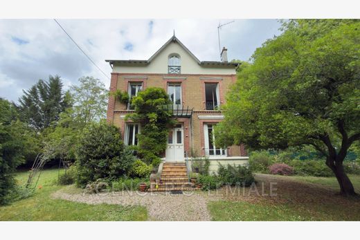 Villa in Maisons-Laffitte, Yvelines