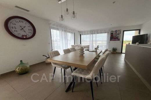 Villa in Perpignan, Pyrénées-Orientales