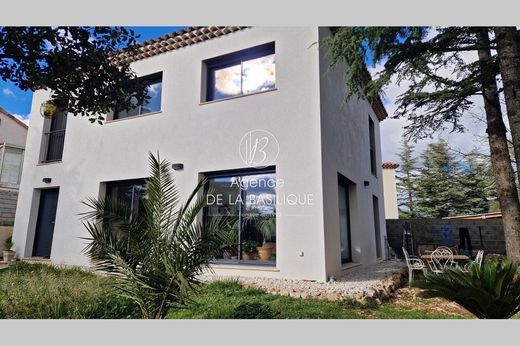 Willa w Saint-Maximin-la-Sainte-Baume, Var