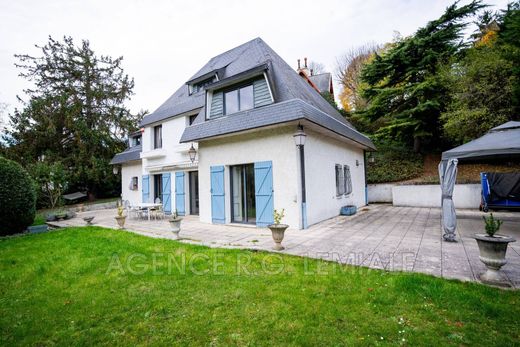 빌라 / Le Mesnil-le-Roi, Yvelines