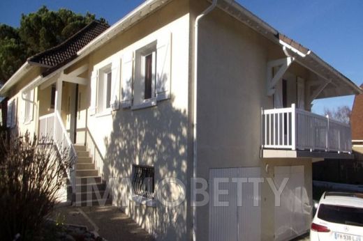 Villa in Pau, Pyrénées-Atlantiques