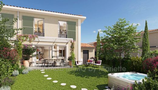 ﻓﻴﻼ ﻓﻲ Cogolin, Var