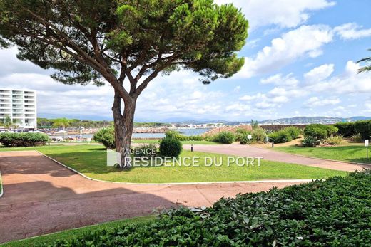 Apartment in Mandelieu-la-Napoule, Alpes-Maritimes