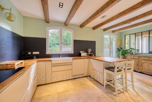 Willa w Le Mesnil-le-Roi, Yvelines