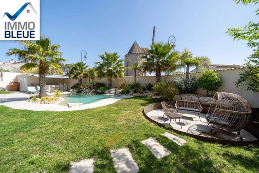 Villa in Saint-Mitre-les-Remparts, Bouches-du-Rhône