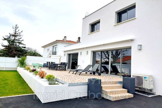 Villa in Vaux-sur-Mer, Charente-Maritime