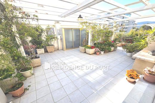 Apartamento - Mandelieu-la-Napoule, Alpes Marítimos