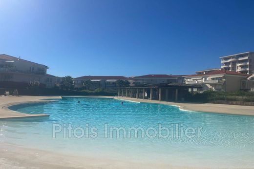 Apartment / Etagenwohnung in Juan-les-Pins, Alpes-Maritimes